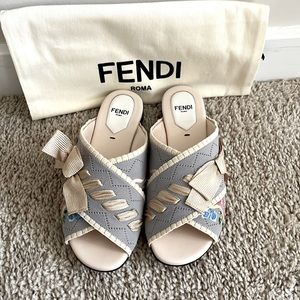 Fendi. Grey and Taupe Flat sandals with floral embroidery. Size 35.